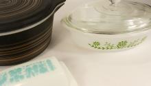 FOUR PIECES OF VINTAGE KITCHENWARE