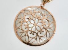 14 KARAT GOLD MOTHER-OF-PEARL PENDANT