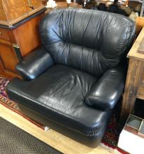 BLACK LEATHER ARMCHAIR