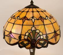 TIFFANY STYLE TABLE LAMP