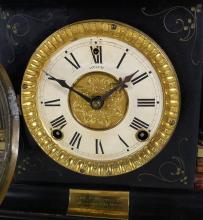 ANTIQUE MANTEL CLOCK