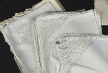 21 PIECES OF LINEN/COTTON NAPKINS