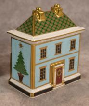 ROYAL CROWN DERBY "THE CHRISTMAS BOX" PAPERWEIGHT