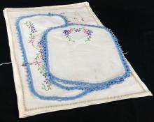 ASSORTED VINTAGE LINENS
