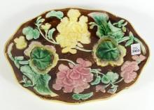 19TH CENTURY MAJOLICA PLATTER