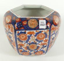 IMPRESSIVE IMARI PORCELAIN JARDINIERE