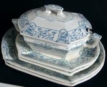 25 PIECES 19TH CENTURY ENGLISH BLUE & WHITE PORCELAIN