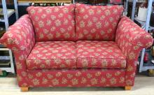 DECORATOR LOVESEAT