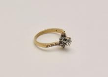 18KT GOLD DIAMOND RING