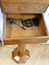 ANTIQUE PODIUM