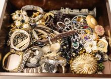 ASSORTED FASHION JEWELLERY