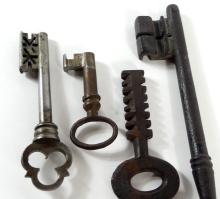 ANTIQUE KEYS