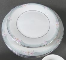 ROYAL DOULTON DINNERWARE