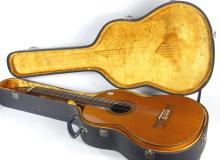 ACOUSTIC GUITAR