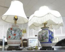 TWO CHINESE PORCELAIN TABLE LAMPS