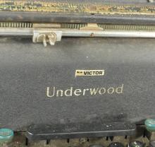 UNDERWOOD TYPEWRITER