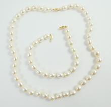 PEARL NECKLACE & BRACELET