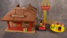 2 RONALD MCDONALD DOLLS AND PLAY SETS