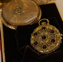 FASHION JEWELLERY AND COMPACTS