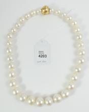 WORLD CLASS PEARL NECKLACE