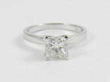 DIAMOND SOLITAIRE RING