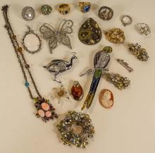 FASHION RINGS, BROOCHES AND PENDANTS