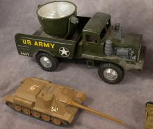 6 MILITARY TOYS