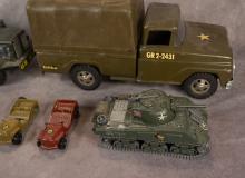 6 MILITARY TOYS