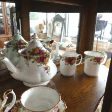 "OLD COUNTRY ROSES" TEA AND COFFEE SERVICE