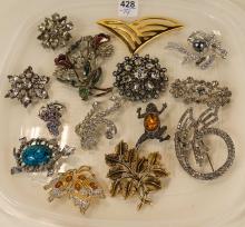 VINTAGE FASHION BROOCHES