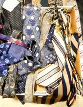 VINTAGE MEN'S NECKTIES