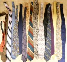 VINTAGE MEN'S NECKTIES