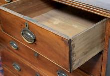 GEORGIAN CHEST OF DRAWERS