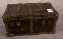 HUNTLEY AND PALMERS BISCUITS TIN