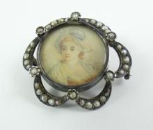 VICTORIAN BROOCH