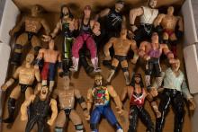 18 WRESTLING FIGURES