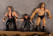 18 WRESTLING FIGURES