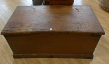 PRIMITIVE PINE BLANKET BOX