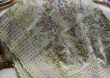 VINTAGE TABLE THROW