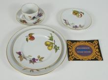 ROYAL WORCESTER DINNER SERVICE