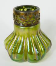 ART GLASS VASE