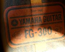 YAMAHA ACOUSTIC GUITAR