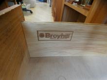 PAIR OF BROYHILL NIGHTSTANDS