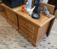 PAIR OF BROYHILL NIGHTSTANDS