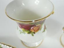 ROYAL ALBERT DINNERWARE