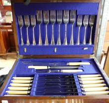 CANTEEN OF FLATWARE