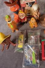 BOX LOT OF VINTAGE "CARTOON CHARACTER" TOYS