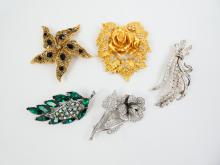 5 SIGNED FASHION BROOCHES