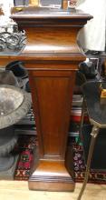 ANTIQUE MAHOGANY PEDESTAL