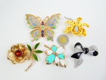 5 SIGNED FASHION BROOCHES